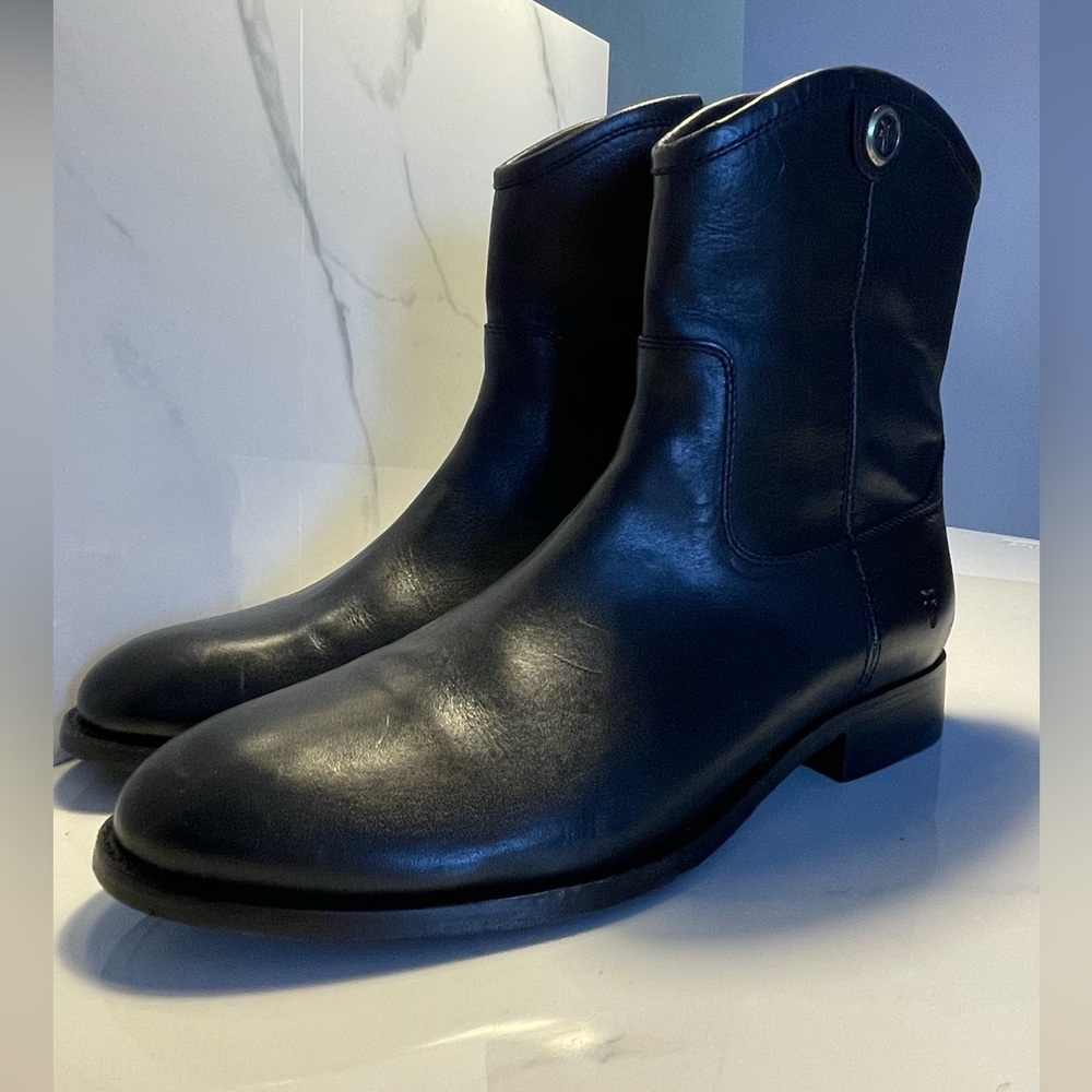 Frye Melissa Button Back Inside Zip Boots Black 8.5 Never worn, need to upsize.